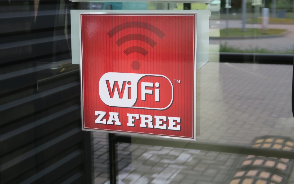 In Polish they pronounce "WiFI" as "VeeFee", so this is pronounced "VeeFee za free". It's kind of a tongue twister. And no, "free" isn't a Polish word!