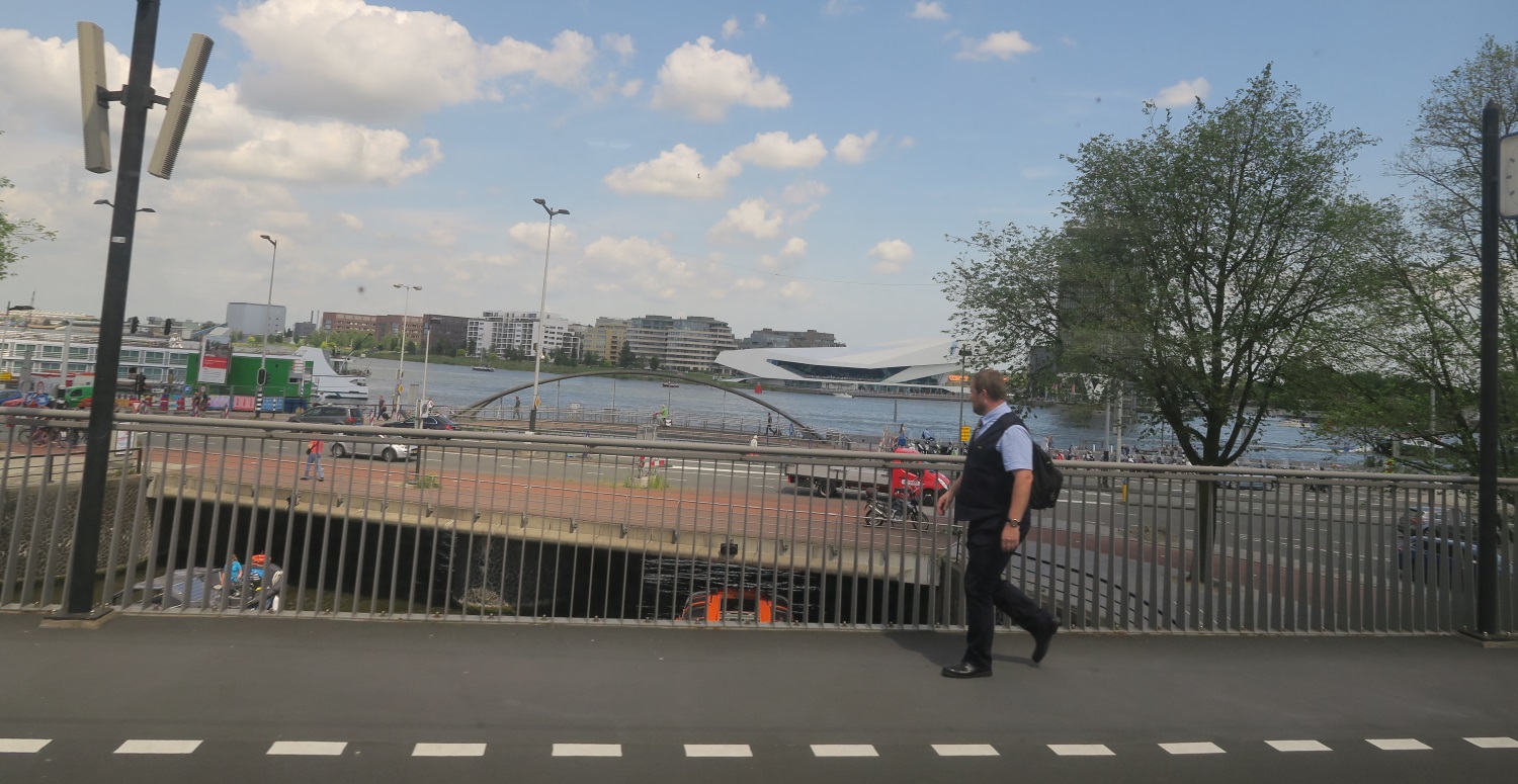 As we were getting closer to the city center, you could see the water.