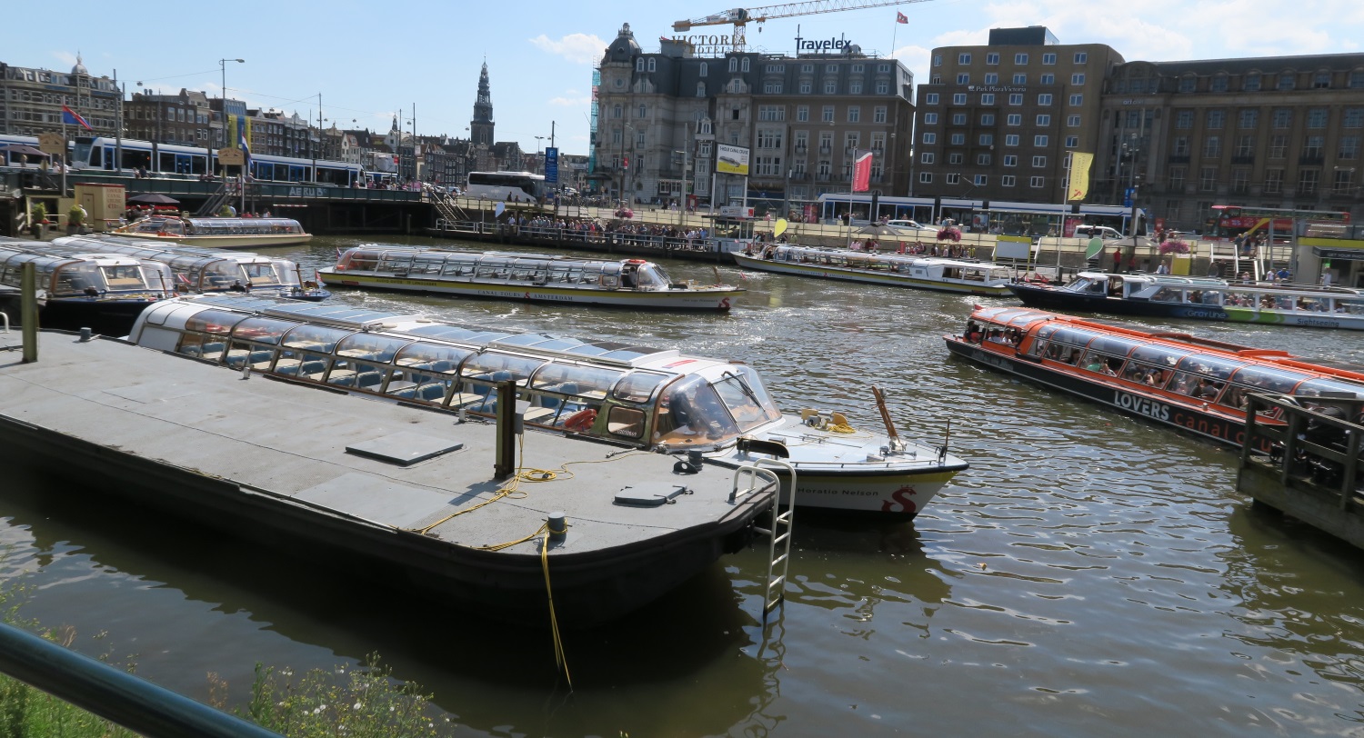 Back at the port where you can see many different canal cruises.