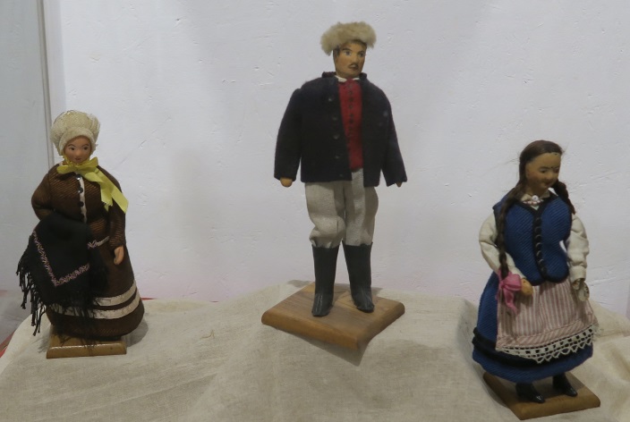 Some typical clothing from this region of Poland. Each region has their own "look".
