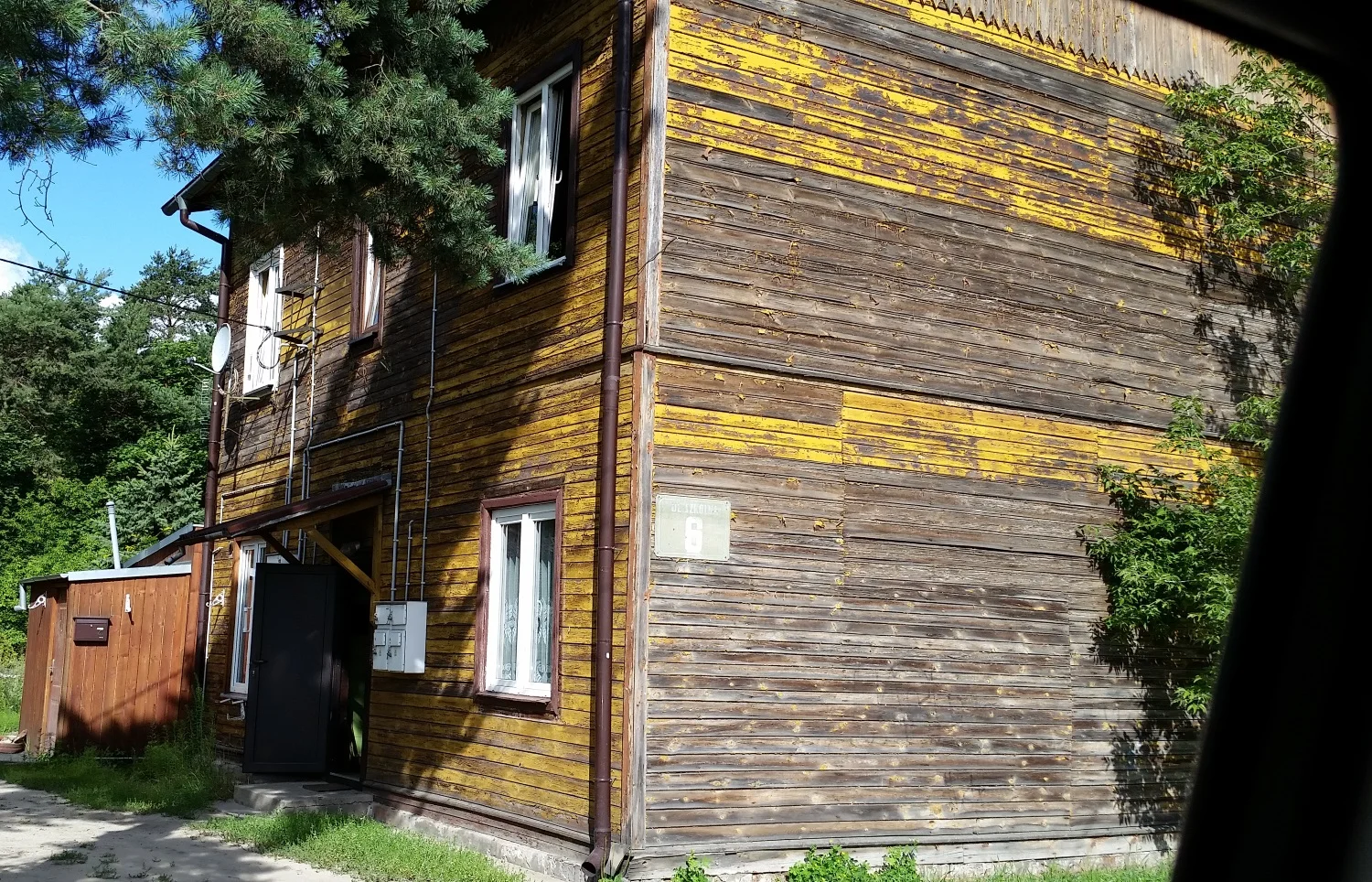 Another one in not that great of condition. I believe it is public housing.