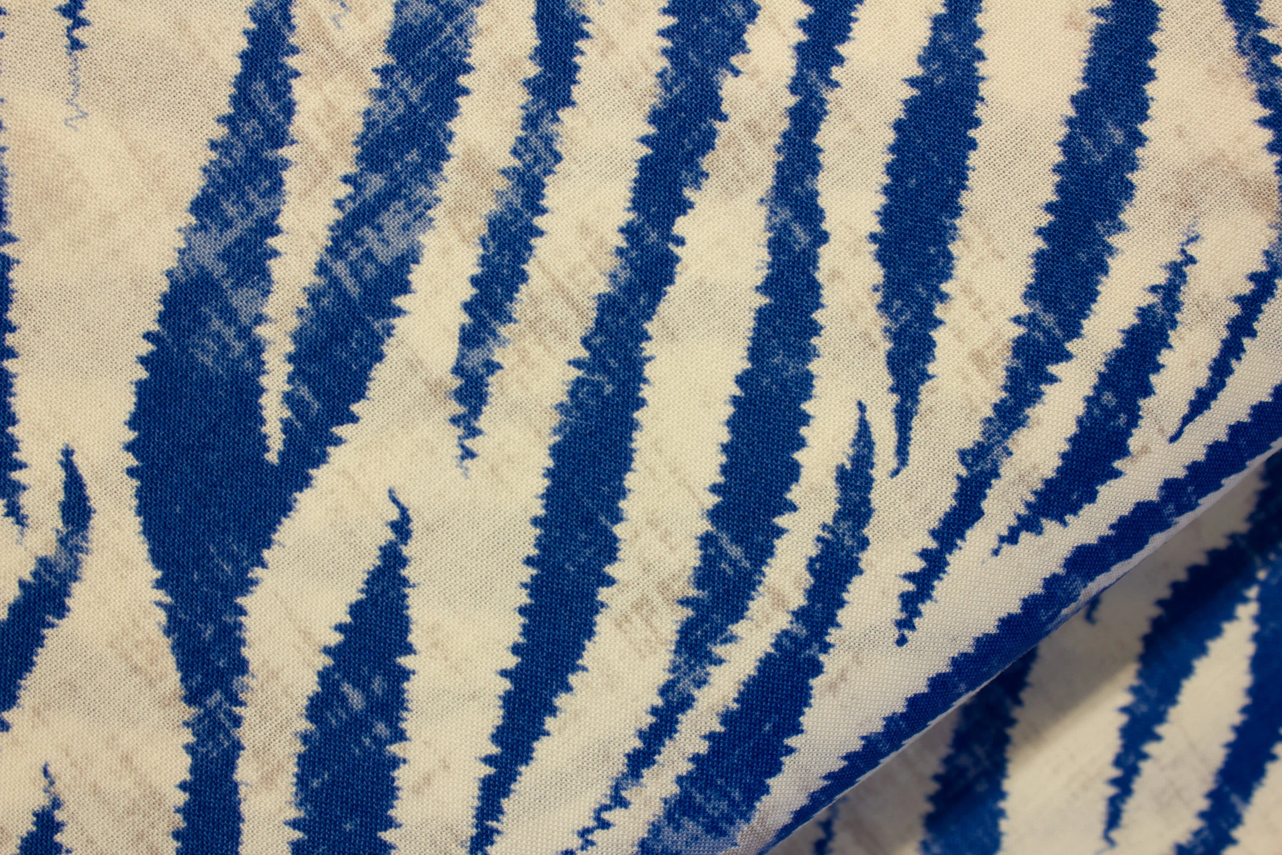 Bella Casa - Blue and White Batik WannaBe - for Fabri-Quilt