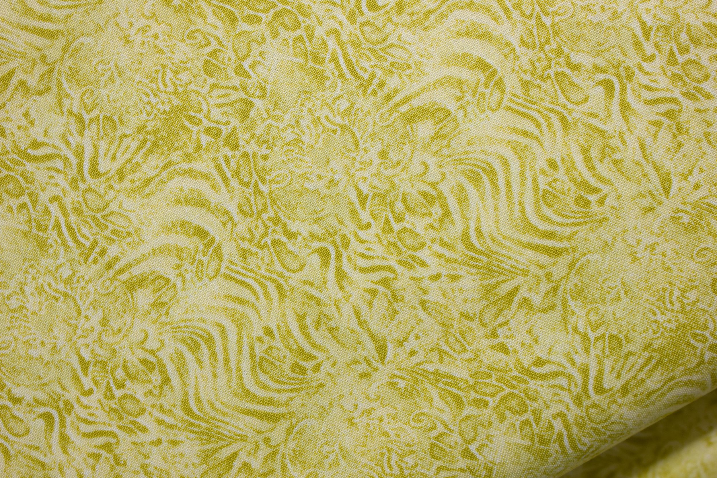 Jungle Party on Yellowish Ecru for Fabri-Quilt