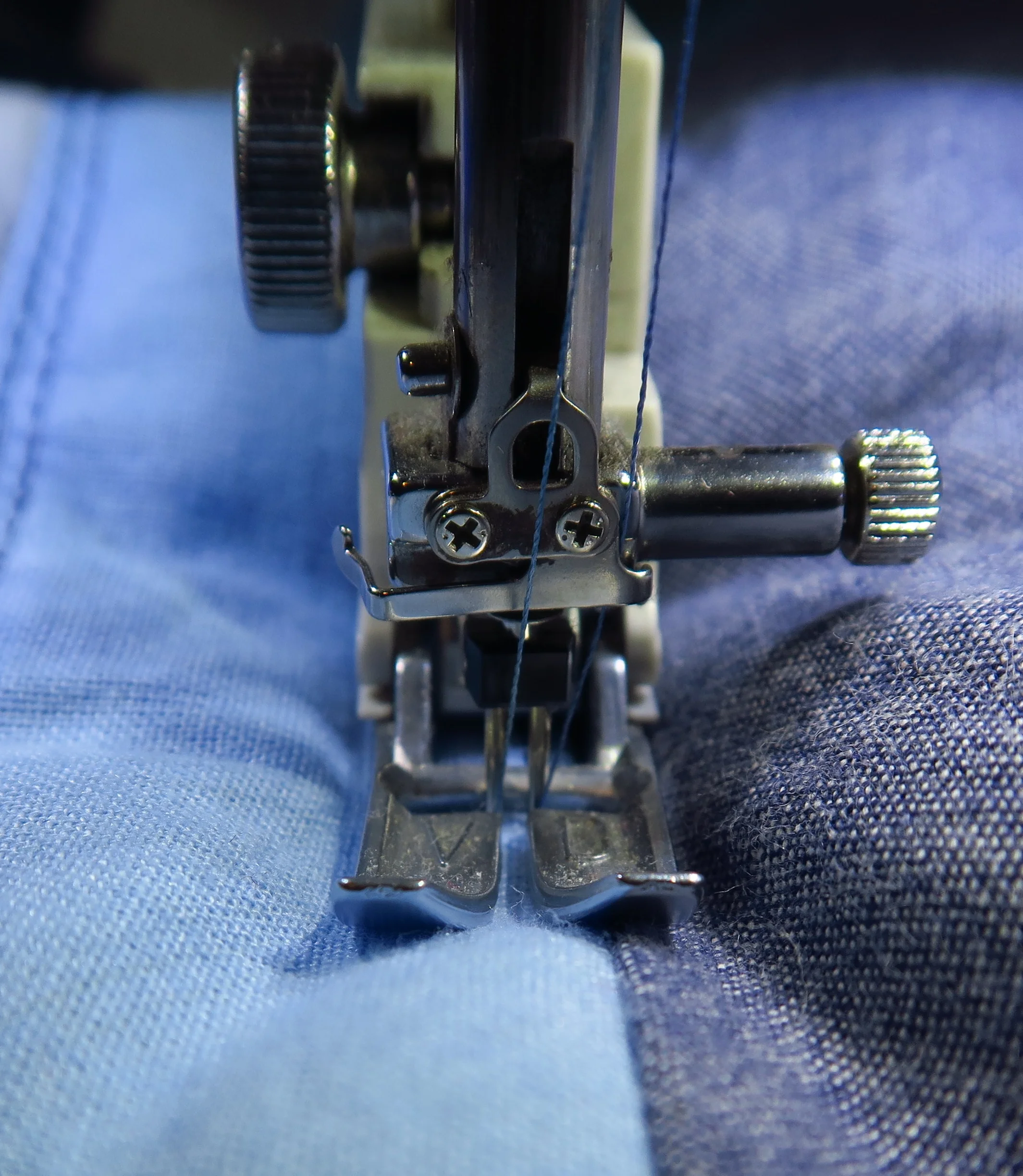 I was a little scared it wouldn't work, but it worked like a charm!&nbsp; It was great!&nbsp; Easy. I didn't try to go fast, though. It made me want to try to use the dual needle more often.