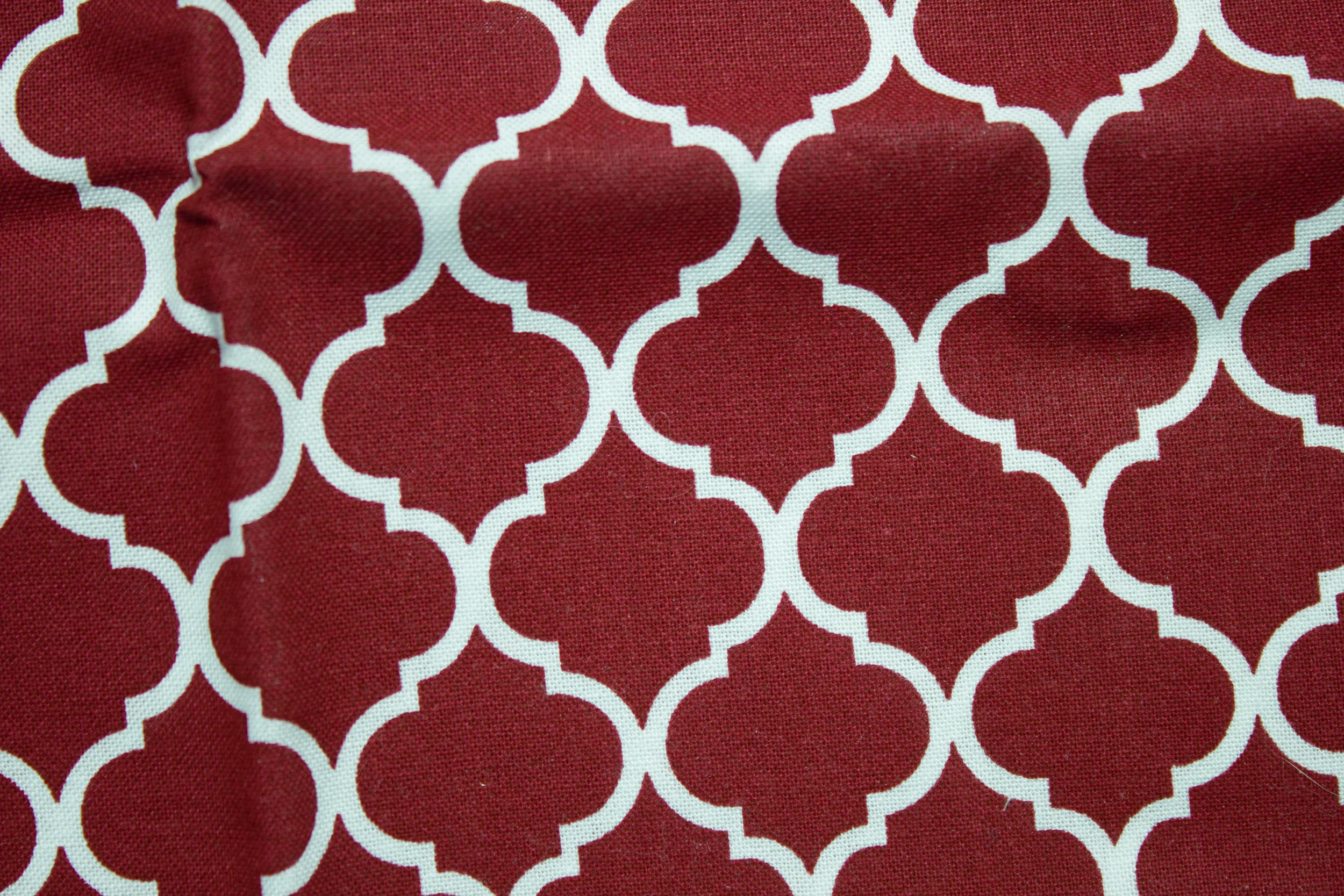 Small White Quatrefoil on Burgundy - Single Fat Quarter