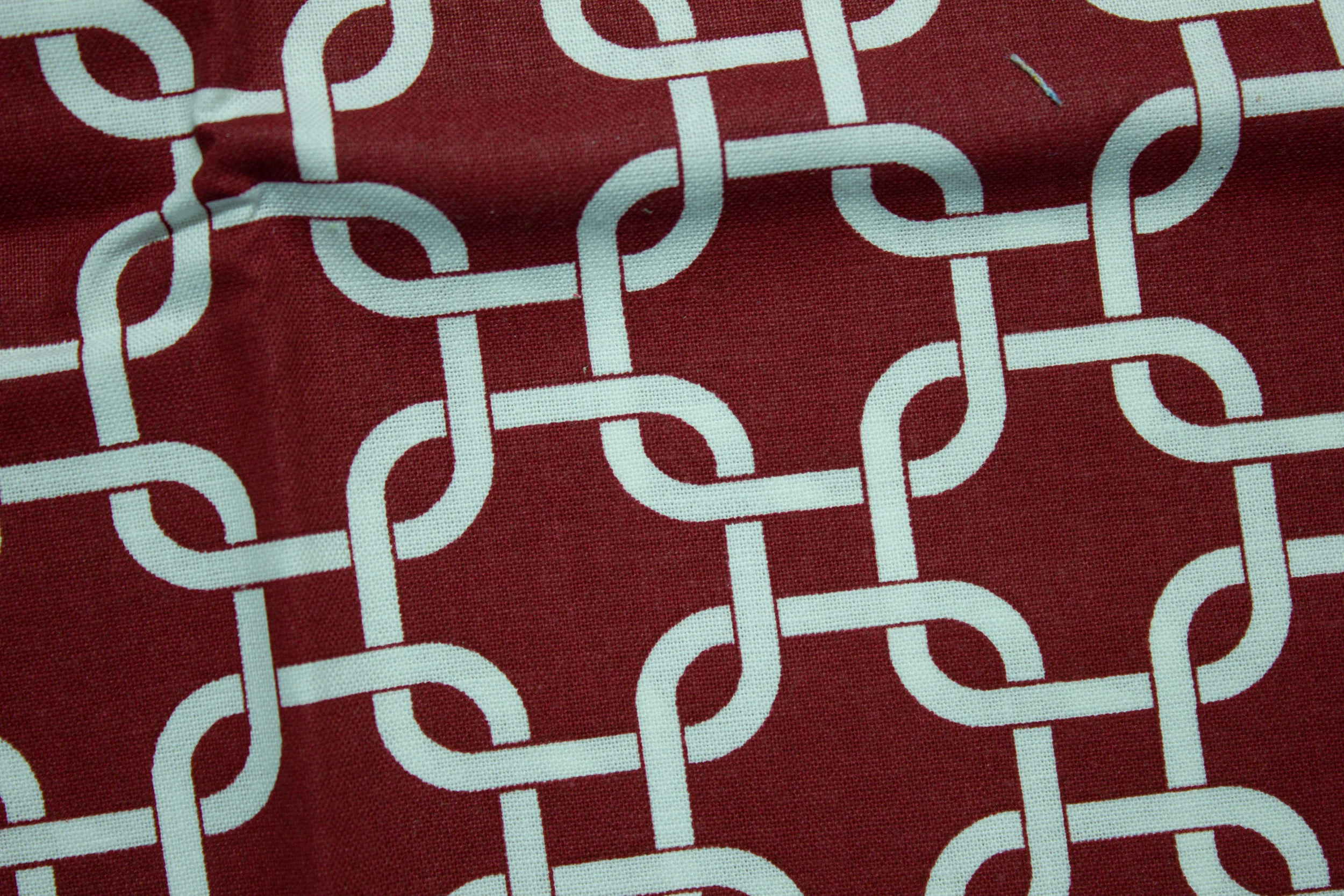 Interlocking Links on Burgundy - Single Fat Quarter