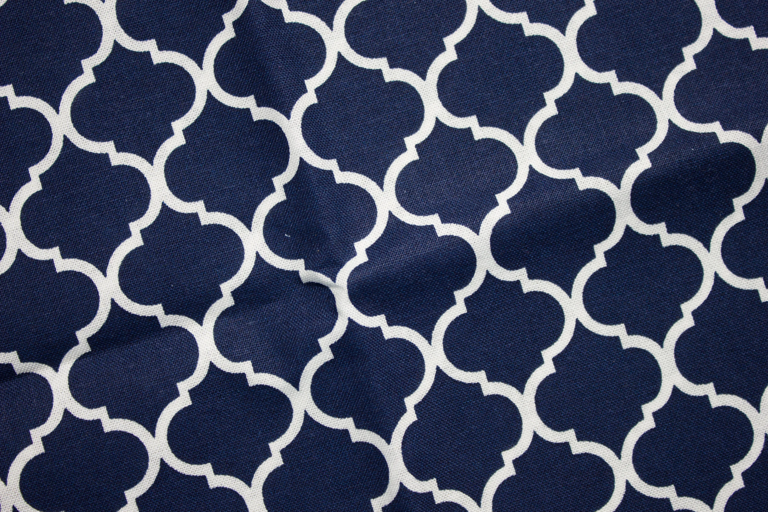 White Quatrefoil on Navy - Single Fat Quarter