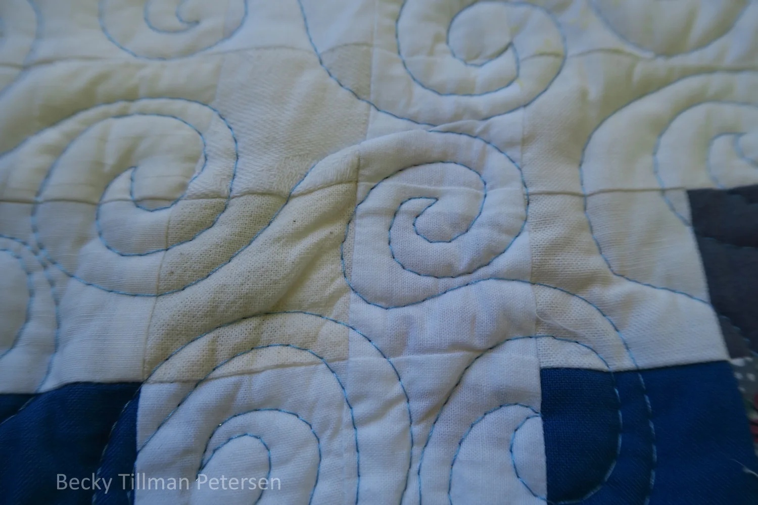 This close up lets you see not only my imperfect swirls, but mostly- the reason I'm showing you - the variations in whites/offwhites. From a distance they all look almost white