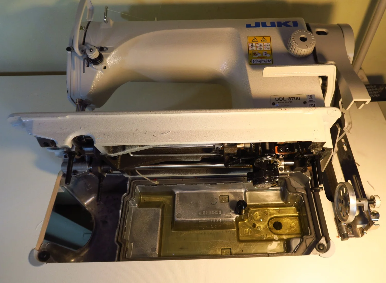 This is probably the most intimidating feature of this machine when I first saw it (on You Tube). However, the idea also fascinated me. I realized that with the intensity with which I sew, that quite possibly this is exactly what I needed for my piecing.
