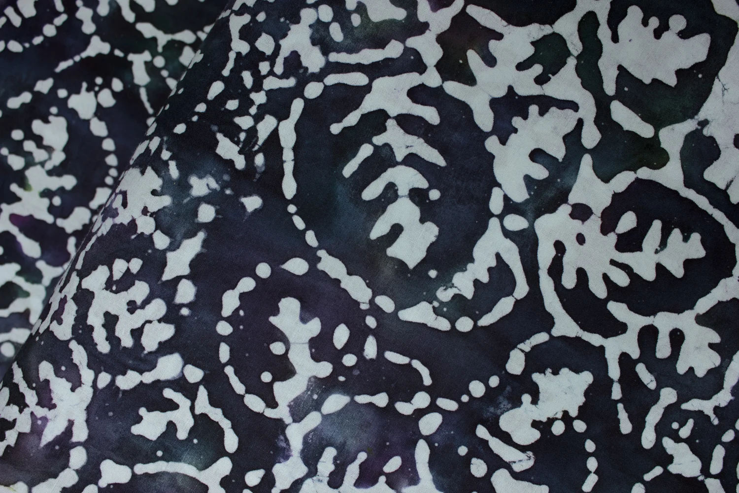Frosted Winter Leaves: Quilter's Batiks