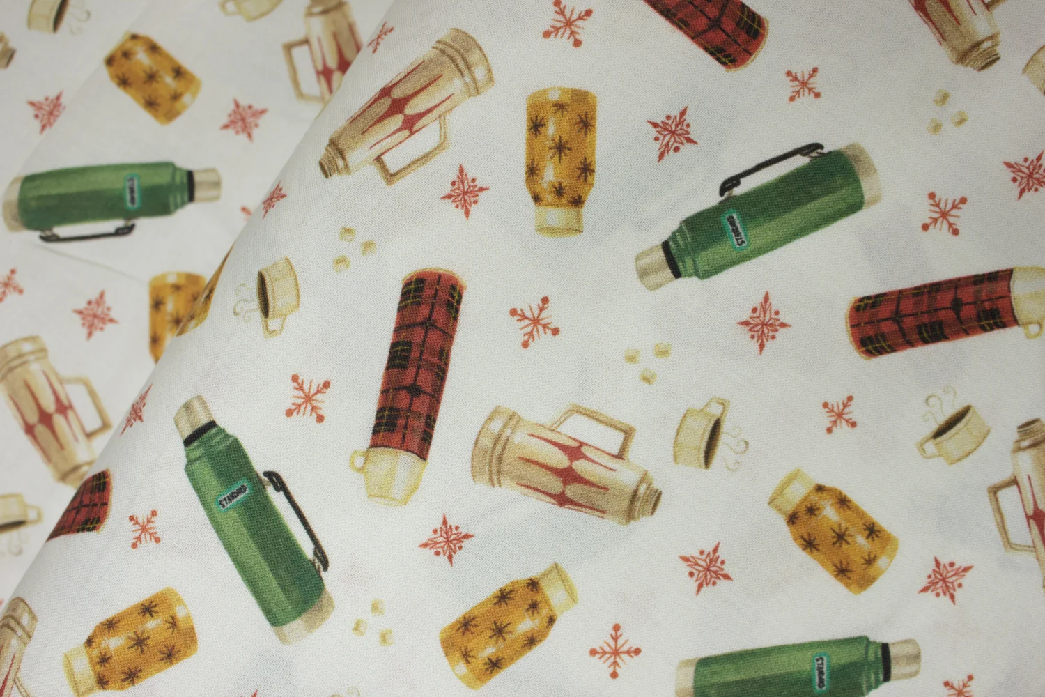 Insulated Drink Bottles on Off-White: Critter Cabin by Robert Kaufman