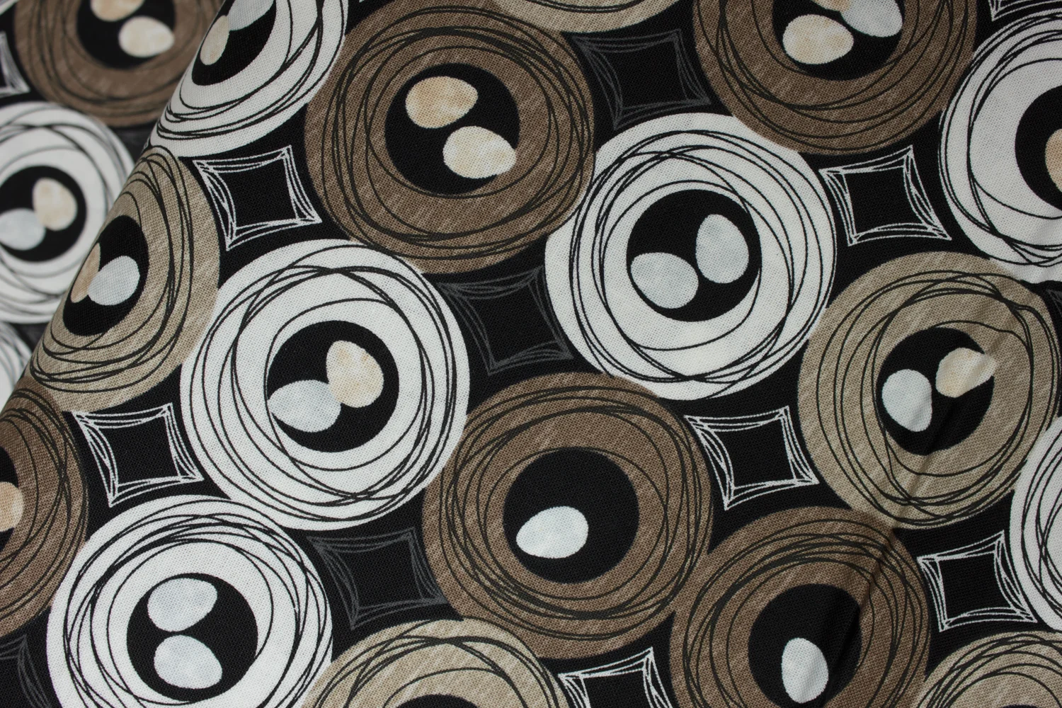 Birds' Nests on Black: Hen Pals for Kanvas Studio