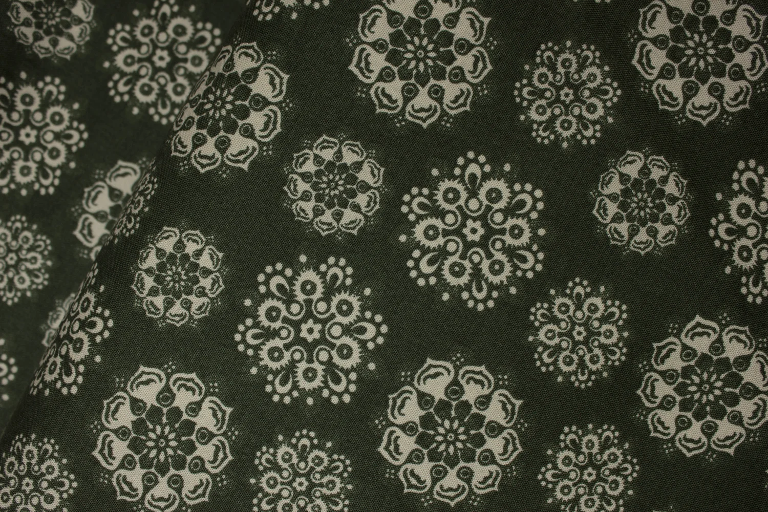 Off-White Flowers on Green: Petites Maisons De Noel by French General for Moda Fabrics
