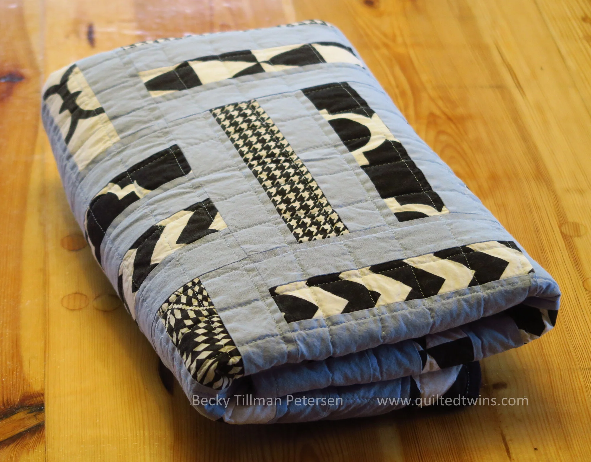 "Simple Rail Fence" - Geometrics 1 finished - baby/lap quilt