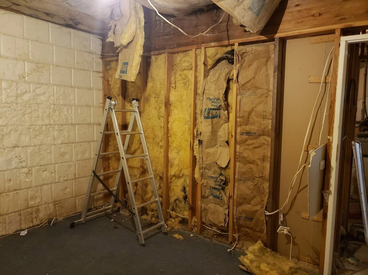 “Long-Arm Room Reno” Day 2 - Cleaning out/Electrical