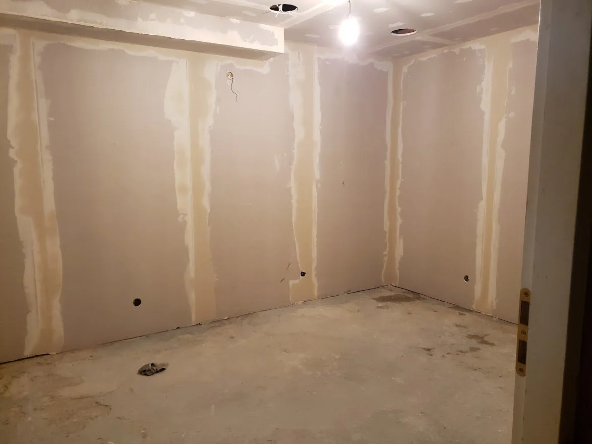 "Long-Arm Room Reno" - Day 4 - Electrical/Drywall Mud