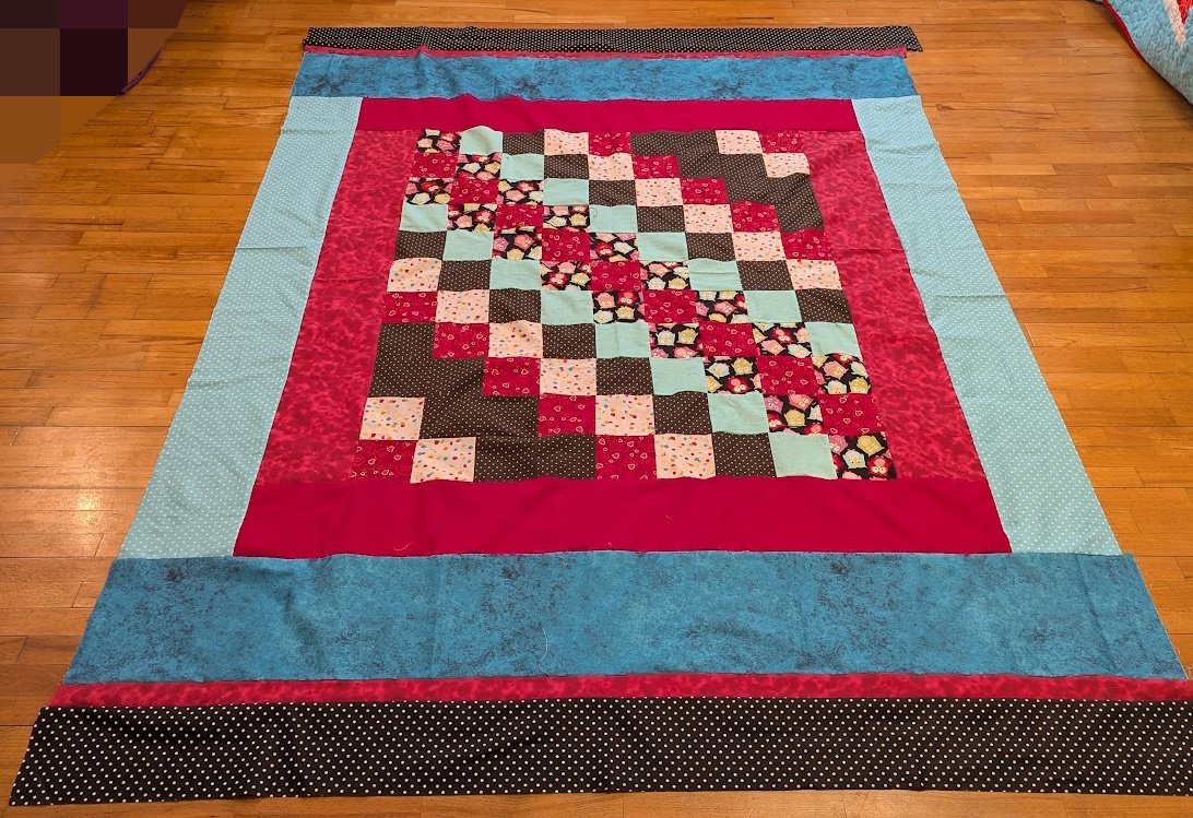 Add borders around the center panel 