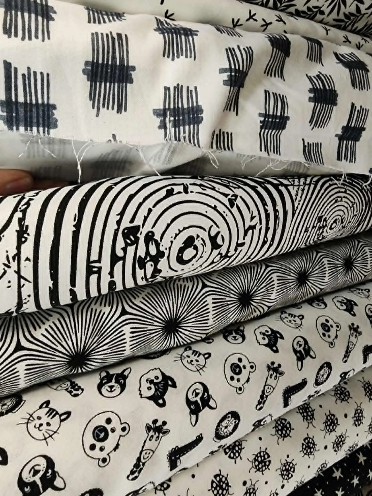 Does Quilted Twins have black and white fabrics?
