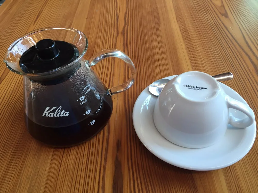 rosella coffe pour.jpg