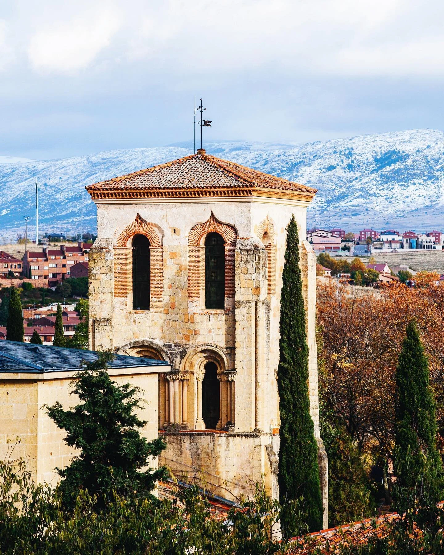 Here&rsquo;s a building I really liked while exploring Segovia, Spain during our honeymoon. Carrie was very cold and doing a weird dance to keep herself warm while I was taking this photo. @sweatinginstyle 
| Nov. 2013