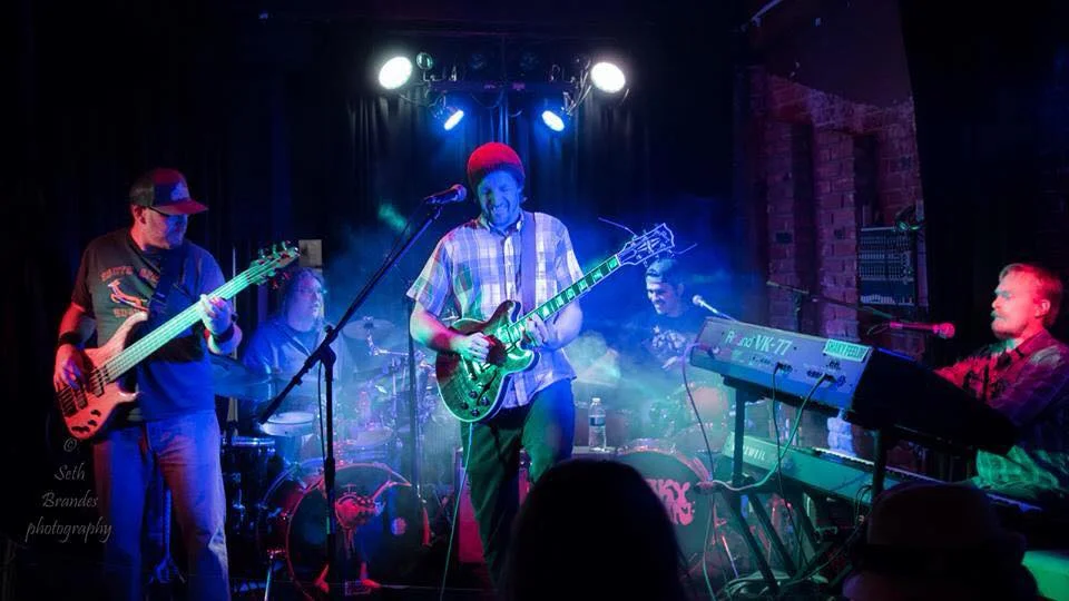 Shaky Feelin Bombays