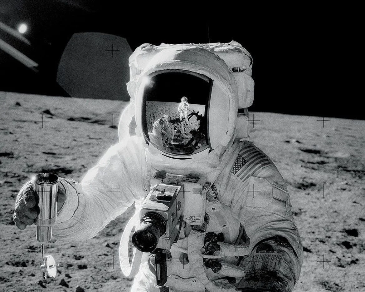 spaceselfieapollo.jpg