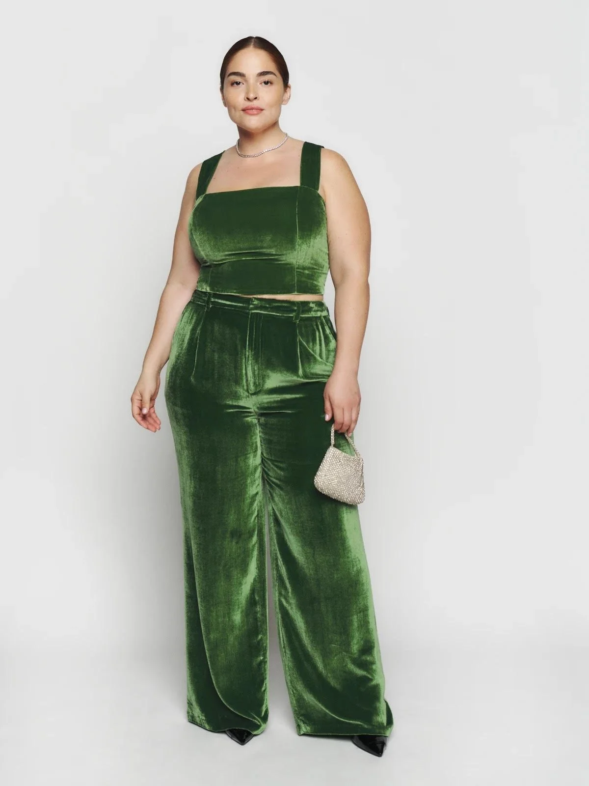 Get ready for the holidays with some amazing looks! Style Your Threads is here to help you pick the perfect outfit.