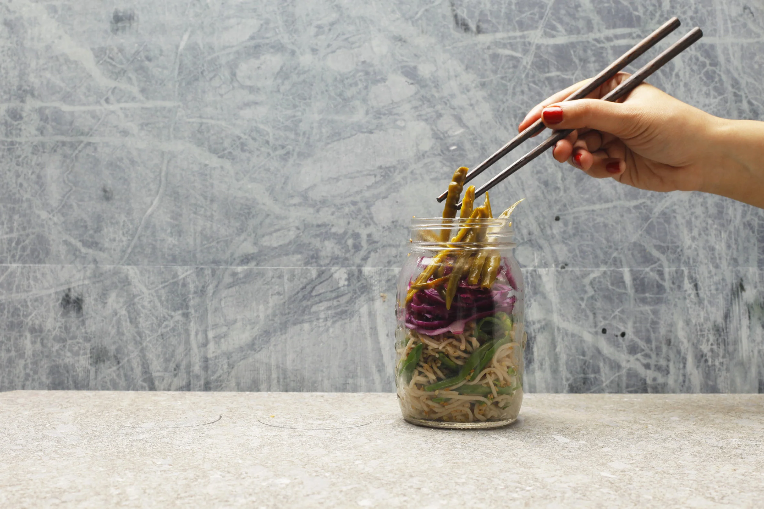 Healthy & Delicious: 5-Minute Mason Jar Lunches