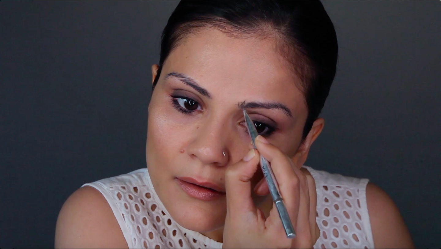 Glamorous Nude Makeup for Summer