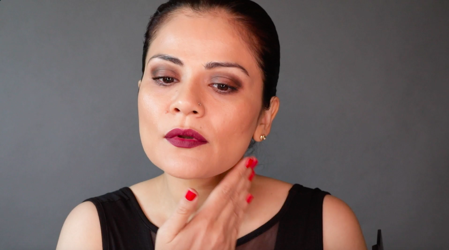 How to wear dark eyes and dark lips 