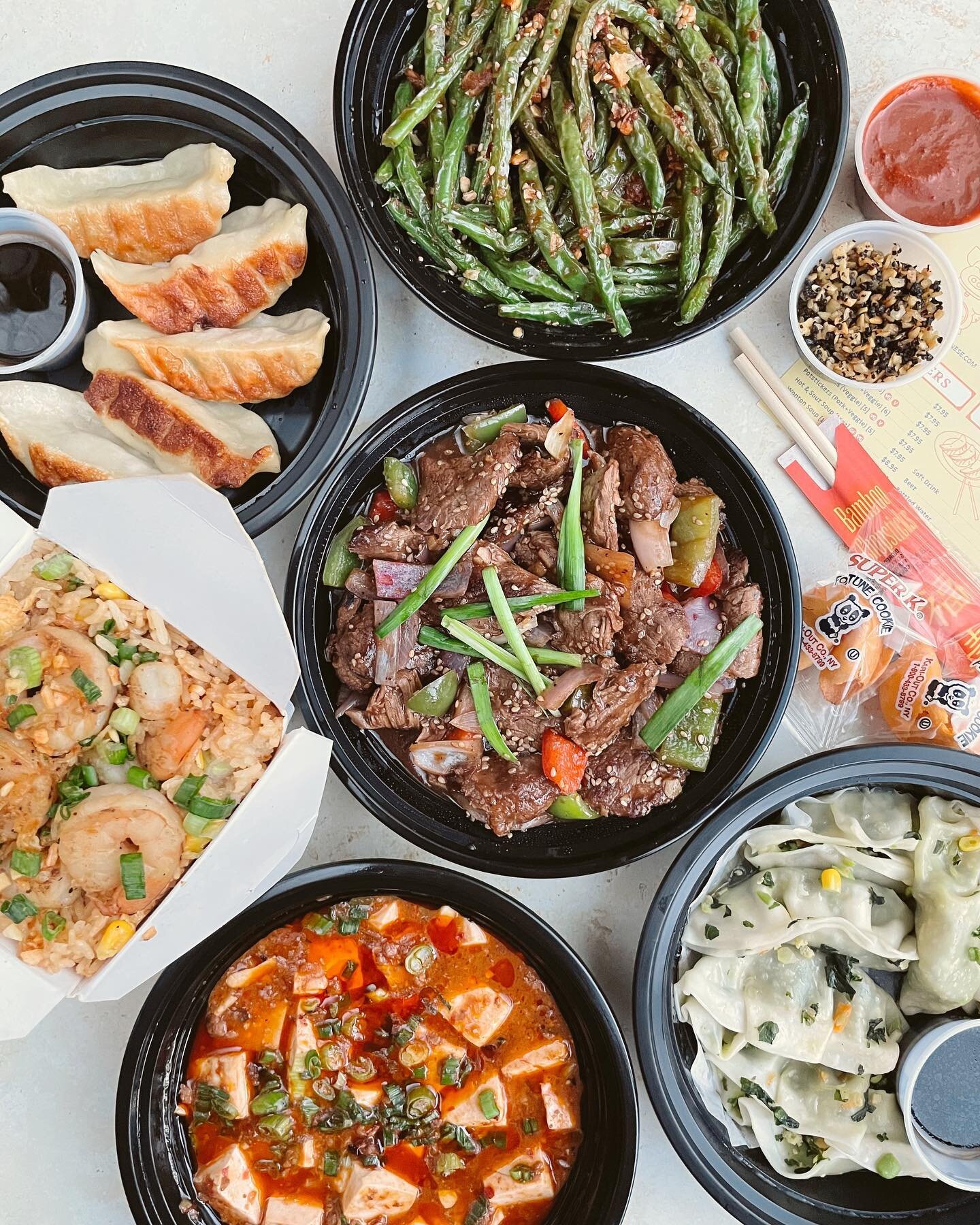 Lazy days call for @lazysusanchinese 🥡 New takeout/delivery only spot in Hayes Valley that is gonna be on repeat now👌🏼Here&rsquo;s what we got: 

&bull; veggie potstickers
&bull; pork + veggie potstickers 
&bull; saut&eacute;ed string beans
&bull;