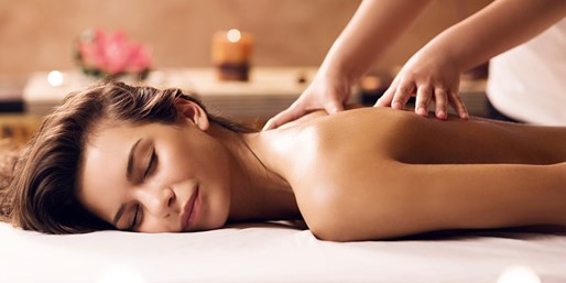 Let your stress go while you relax and enjoy this complimentary therapeutic massage that includes restorative aromatherapy. 