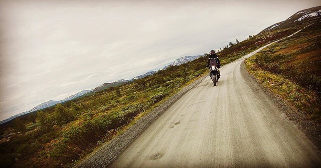 There's gravel in them there hills, lots of it. But who knows where it is? #Norsebound does. This picture was taken on #jotunheimvegen, a 45km stretch of road deep in the Norwegian wilderness.