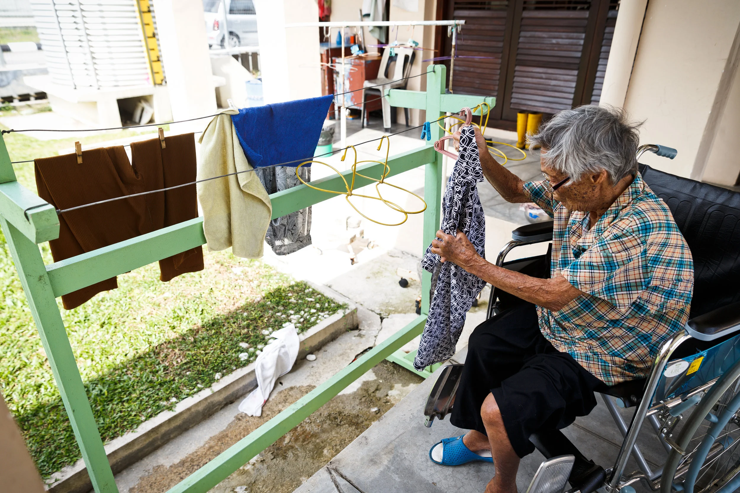 Those difficult days of working at the dobby shed with the other laundresses are now in the past. (photo by Mango Loke)