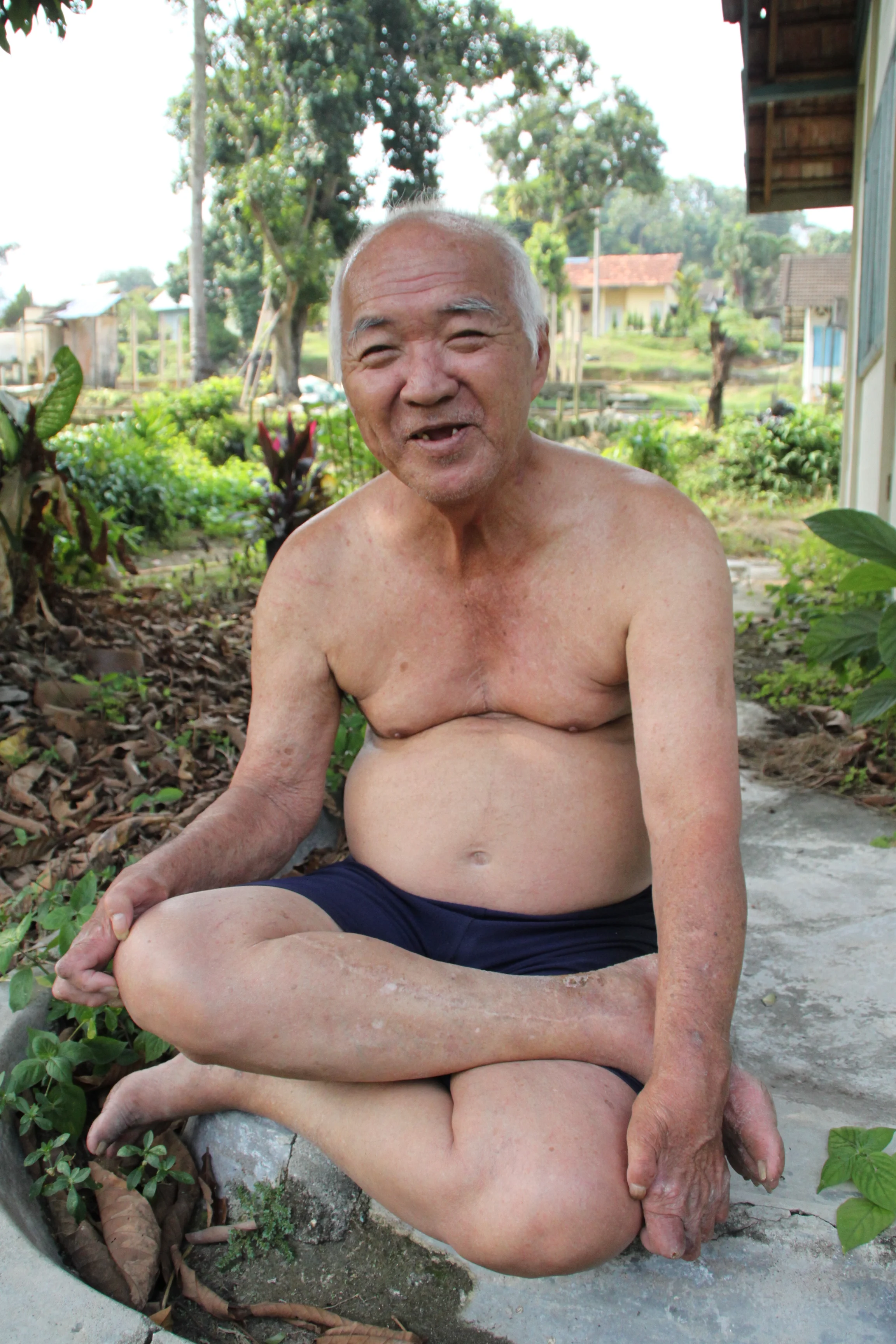 洪亚新平易近人,很容易跟人打成一片。(陈彦妮 摄)