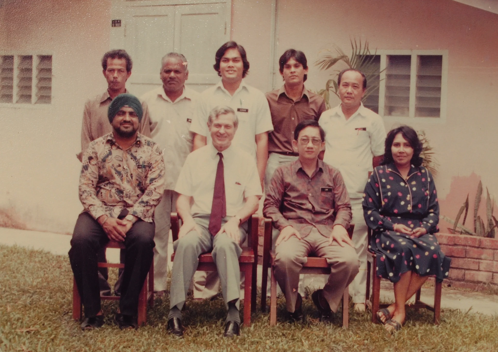 Dr Lim Kuan Joo and Dr Waters (sitting in the middle) with the Research Unit Staff. (photo courtesy of Dr Lim Kuan Joo )