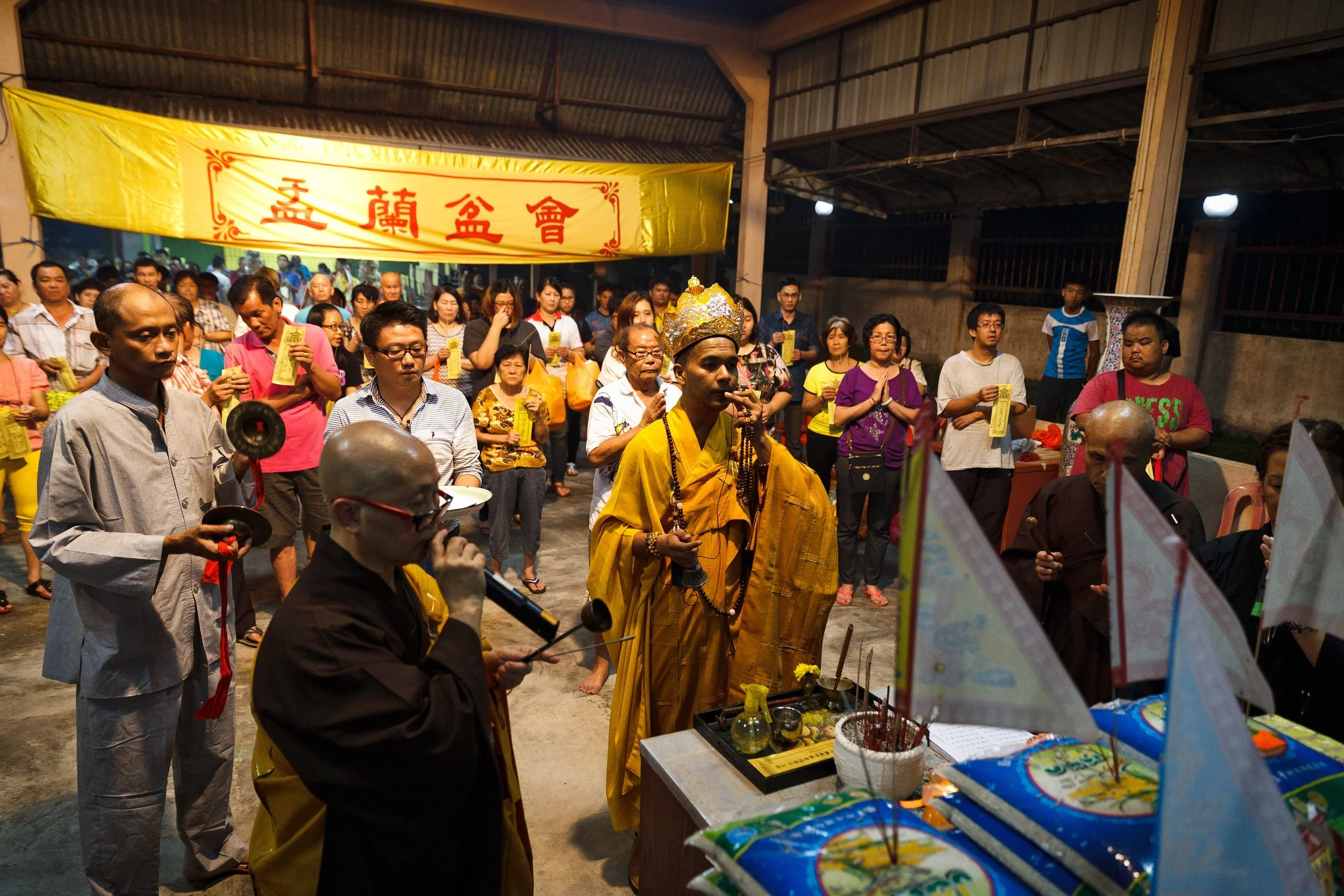 Chanting ceremony during Festival of the Hungry Ghosts at the Buddhist Temple. (photo by Mango Loke)
