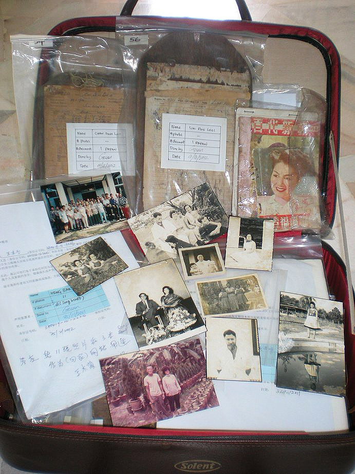  Collection of old photos and artefacts donated by the residents for the Story Gallery. (photo by Lim Mei Kim) 
