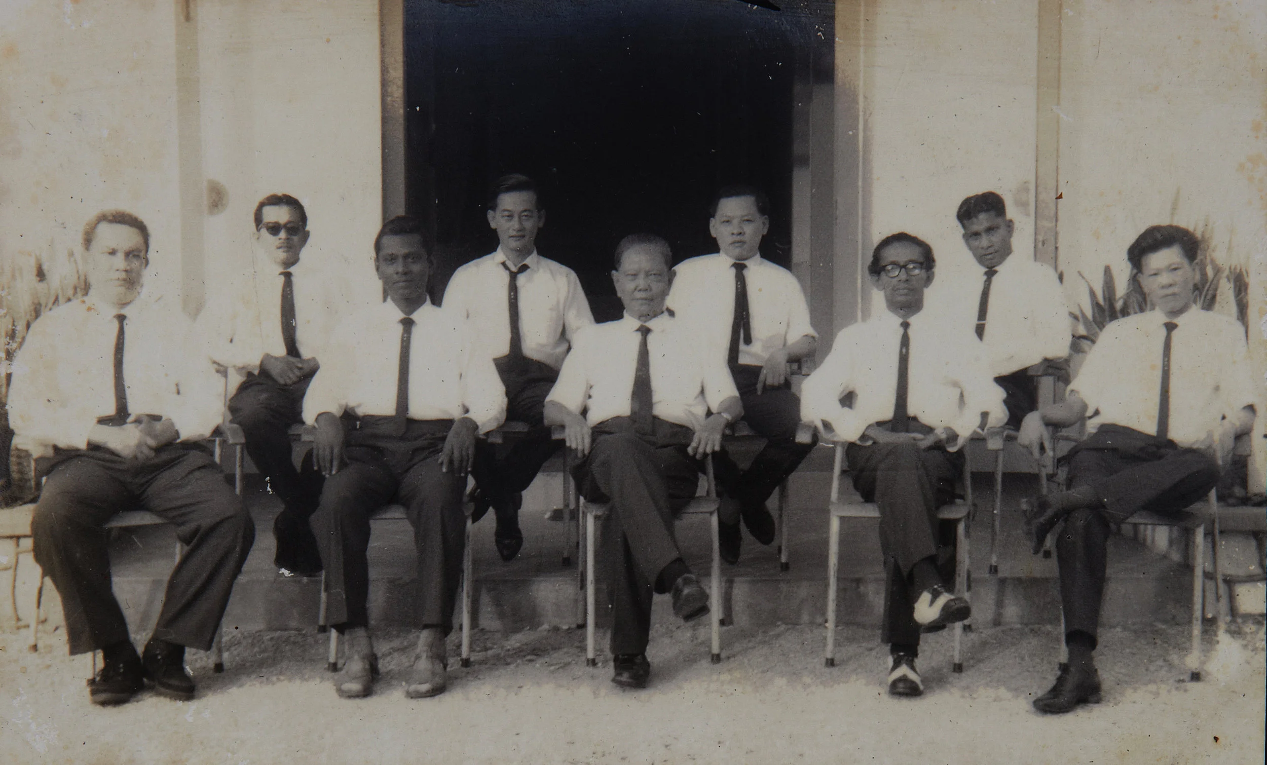 Group photo of the first committee members of the Sungai Buloh Settlement Council. (photo courtesy of Sinathambby)
