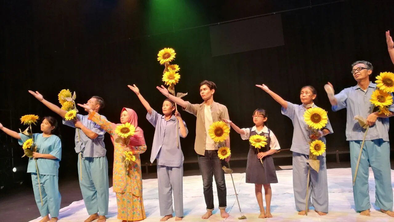 Drama entitled “The Valley of Hope” performed by Dramatic Art Society to help raise fund for the Story Galley. (photo by Lim Mei Kim)