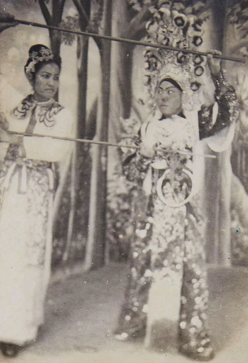 Costumes designed by Tham Yoke Si. (photo courtesy of Lee Sow Cheng)