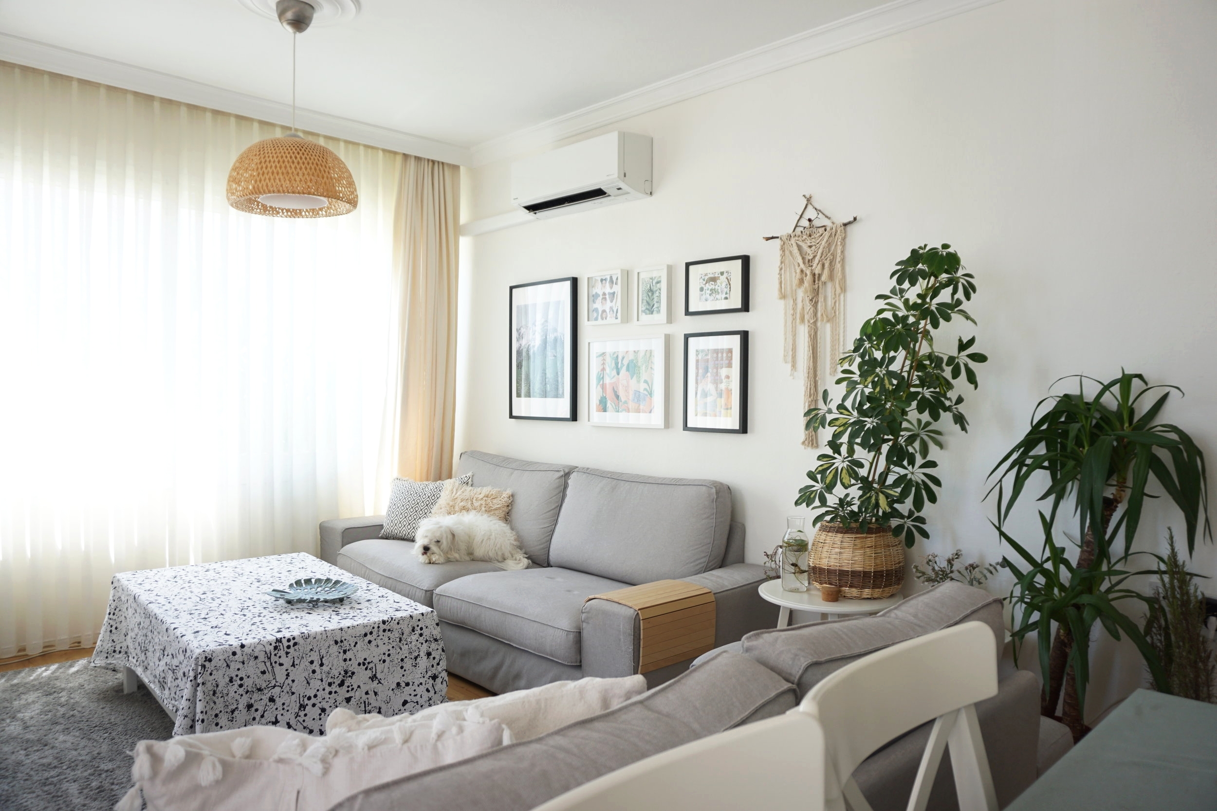 İzmir’de Ferah ve Sade Bir Eve Konuk Oluyoruz