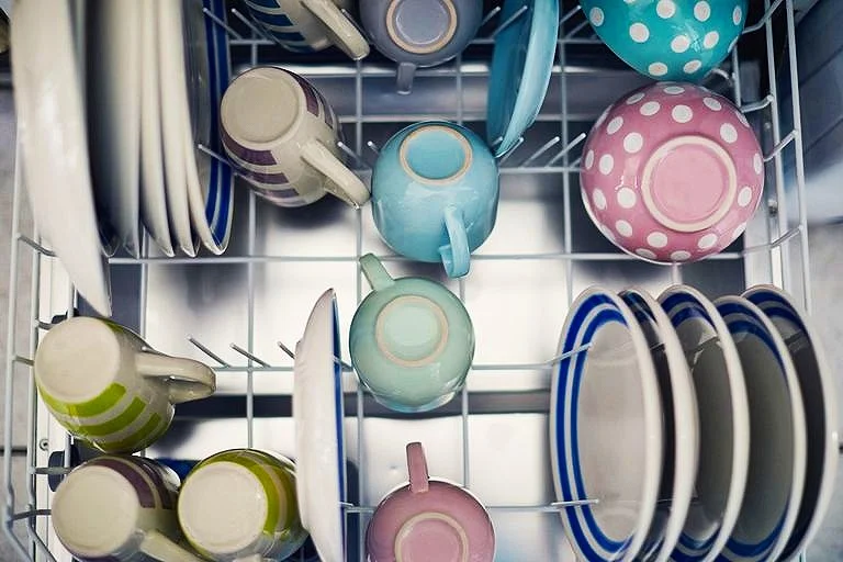 Bulaşık Makinesi Nasıl Temizlenir? Doğal Malzemelerle Bulaşık