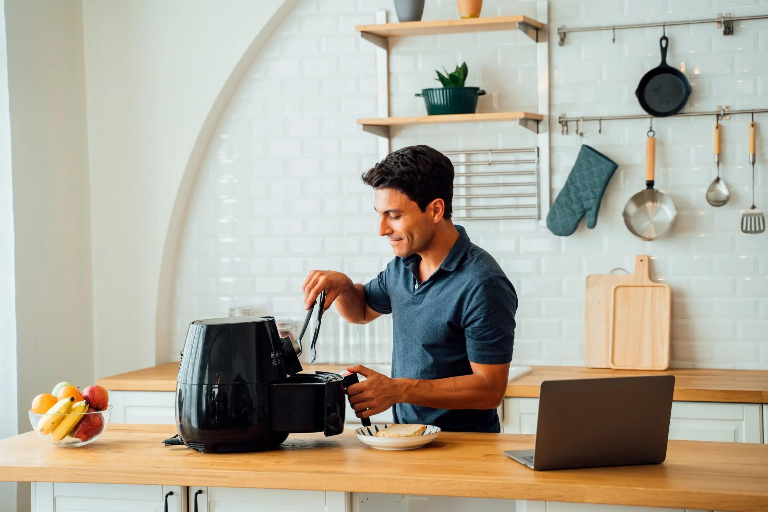 Airfryer (Hava Fritözü) Nedir? Nasıl Temizlenir?