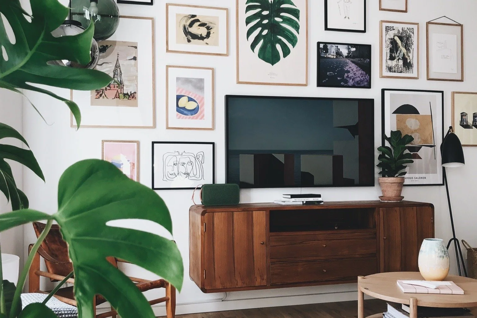 8 Farklı TV Ünitesi Arkası Dekorasyon Fikri