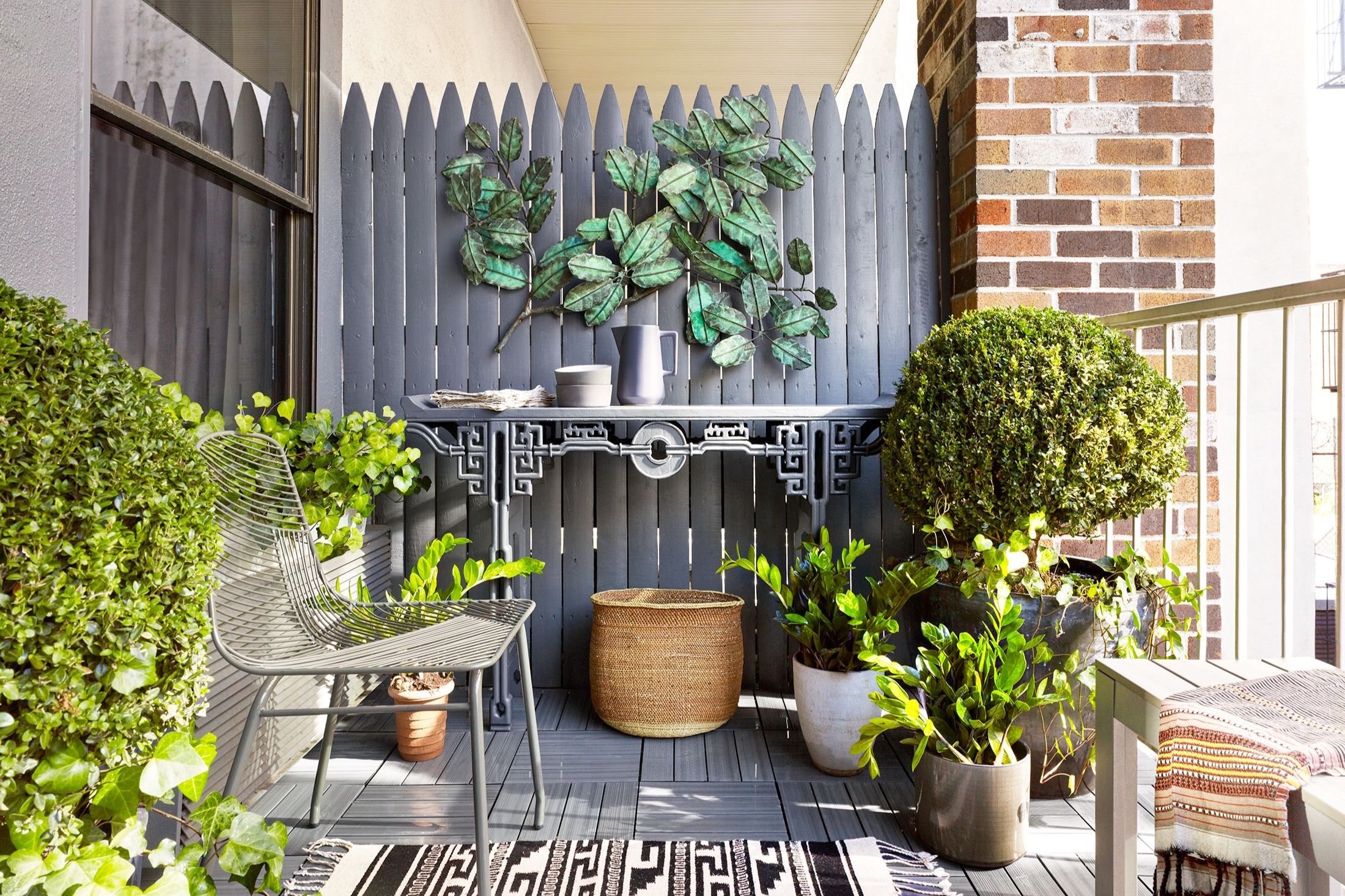 En Yeni Balkon Dekorasyon Trendleri: Balkon Duvar Süsleri