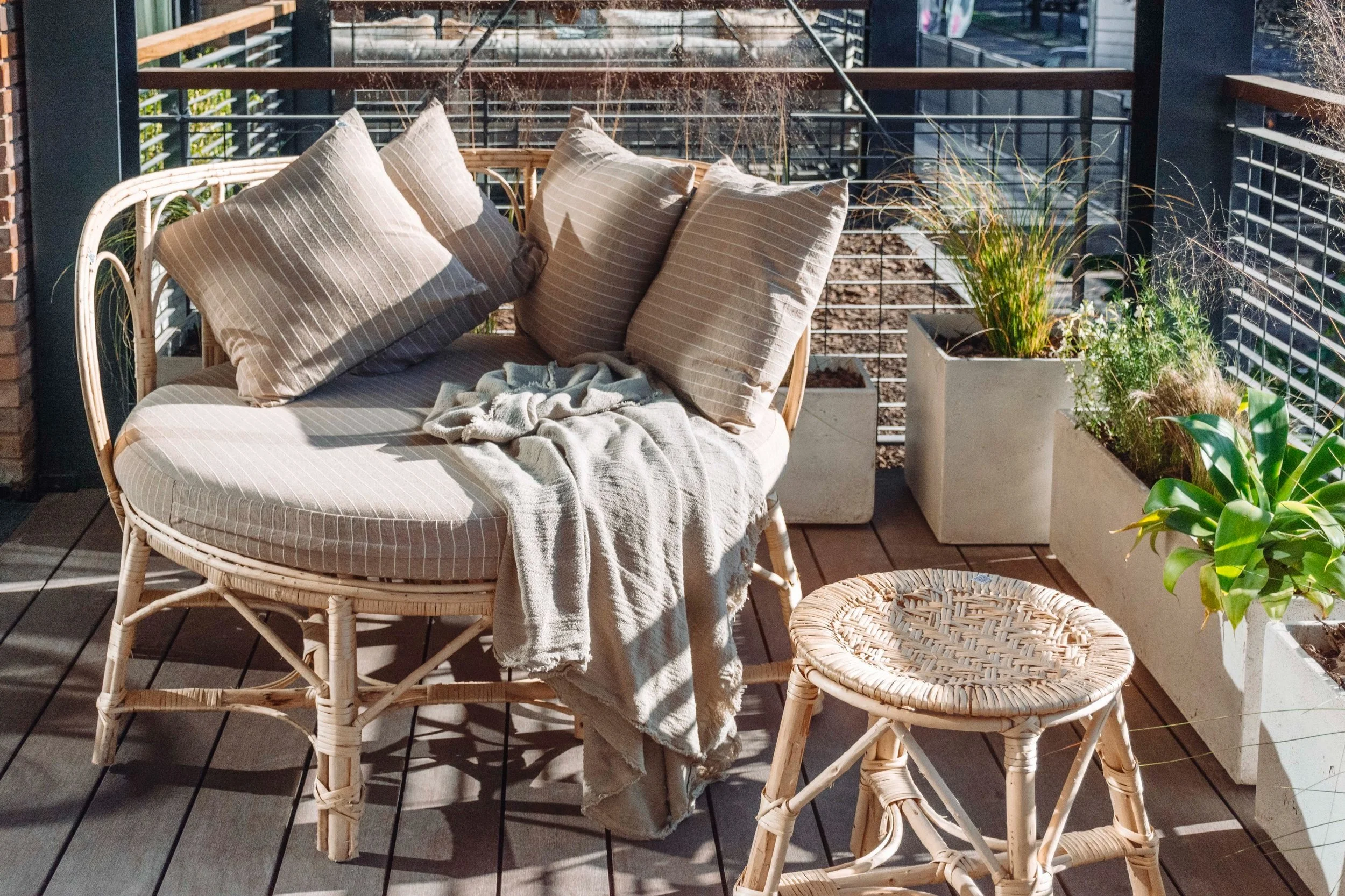Balkon ve Teraslar İçin Minimal Dekorasyon Önerileri (2025 Yazı Özel)&nbsp;