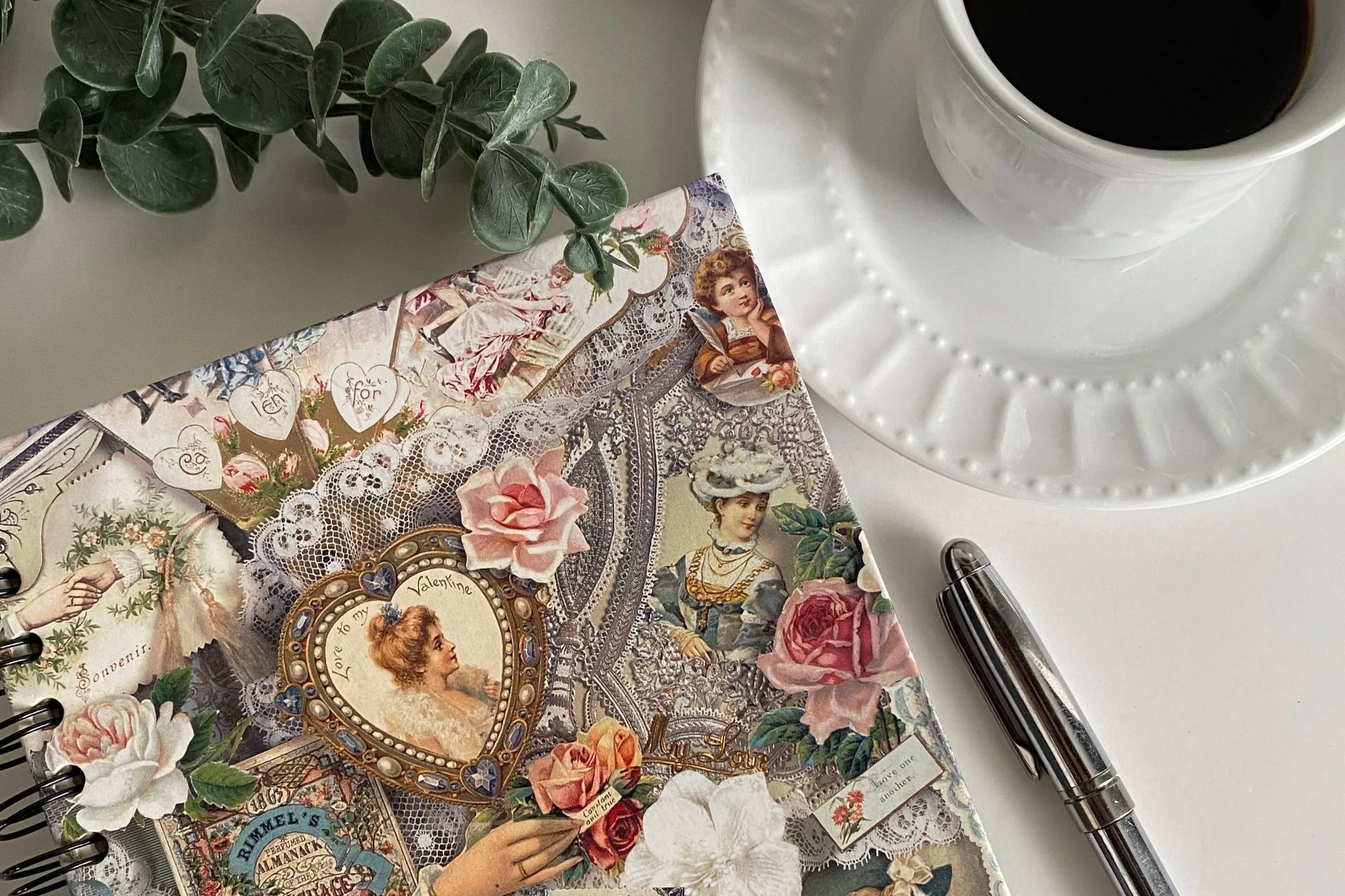 Kendini Sanatla İfade Et: Kendi Art Journal’ını (Sanat Günlüğünü) Oluşturma Rehberi