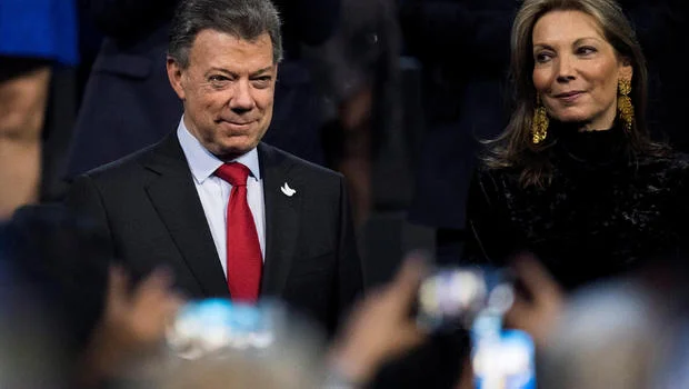 Trump and Santos Differ on Trump Wall