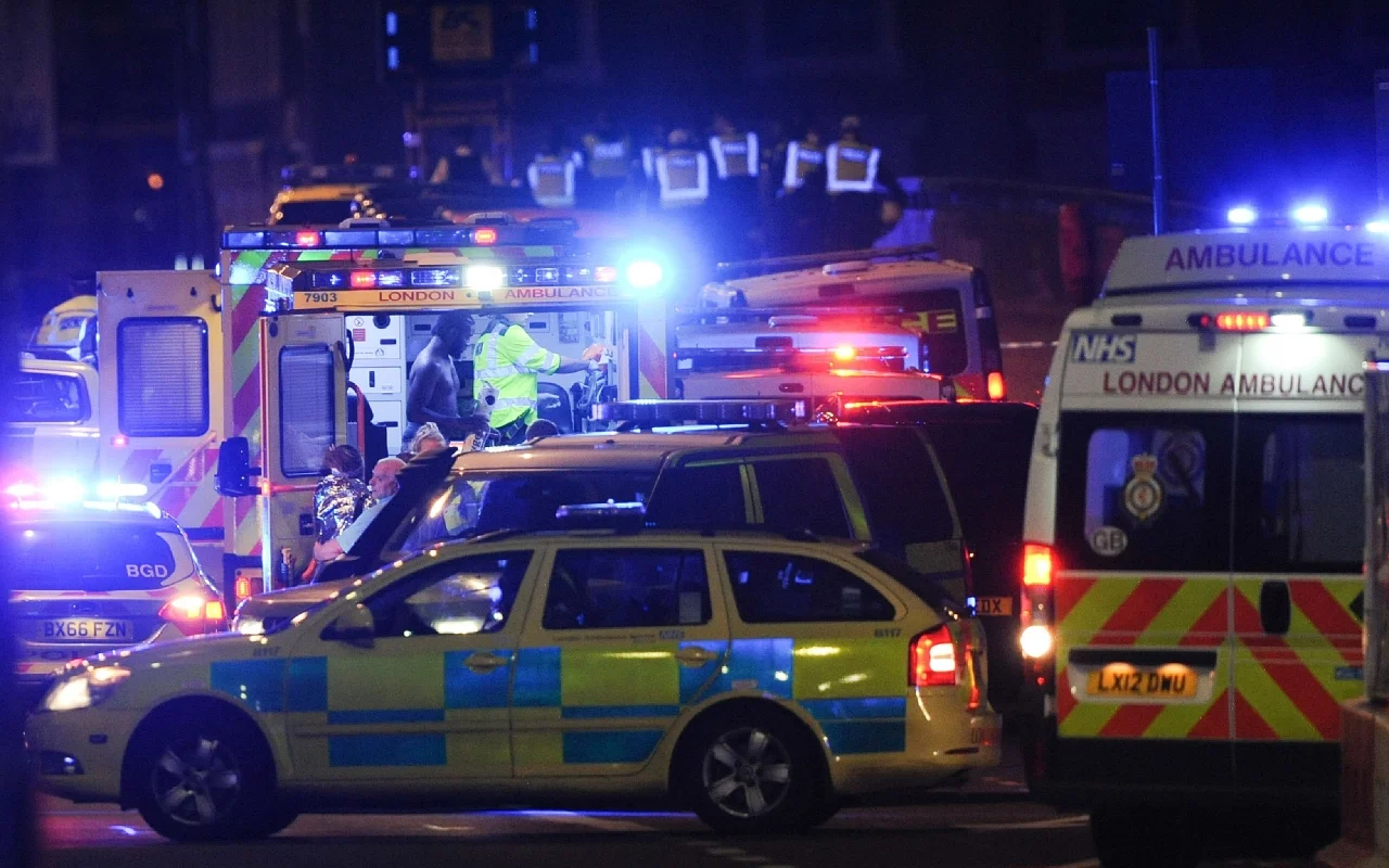 Terrorists Attack London Bridge, People Respond 
